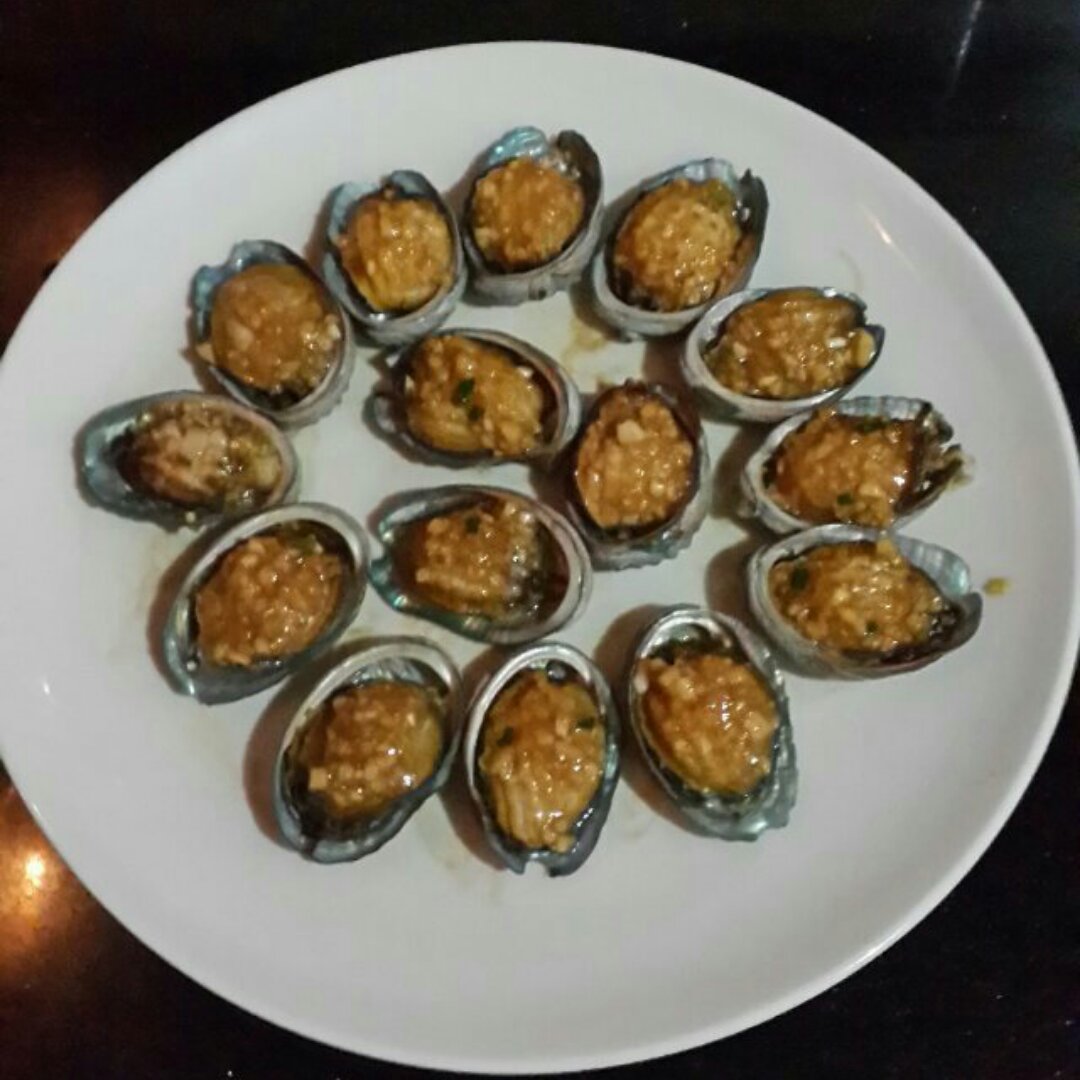 蒜蓉蒸鲜鲍鱼