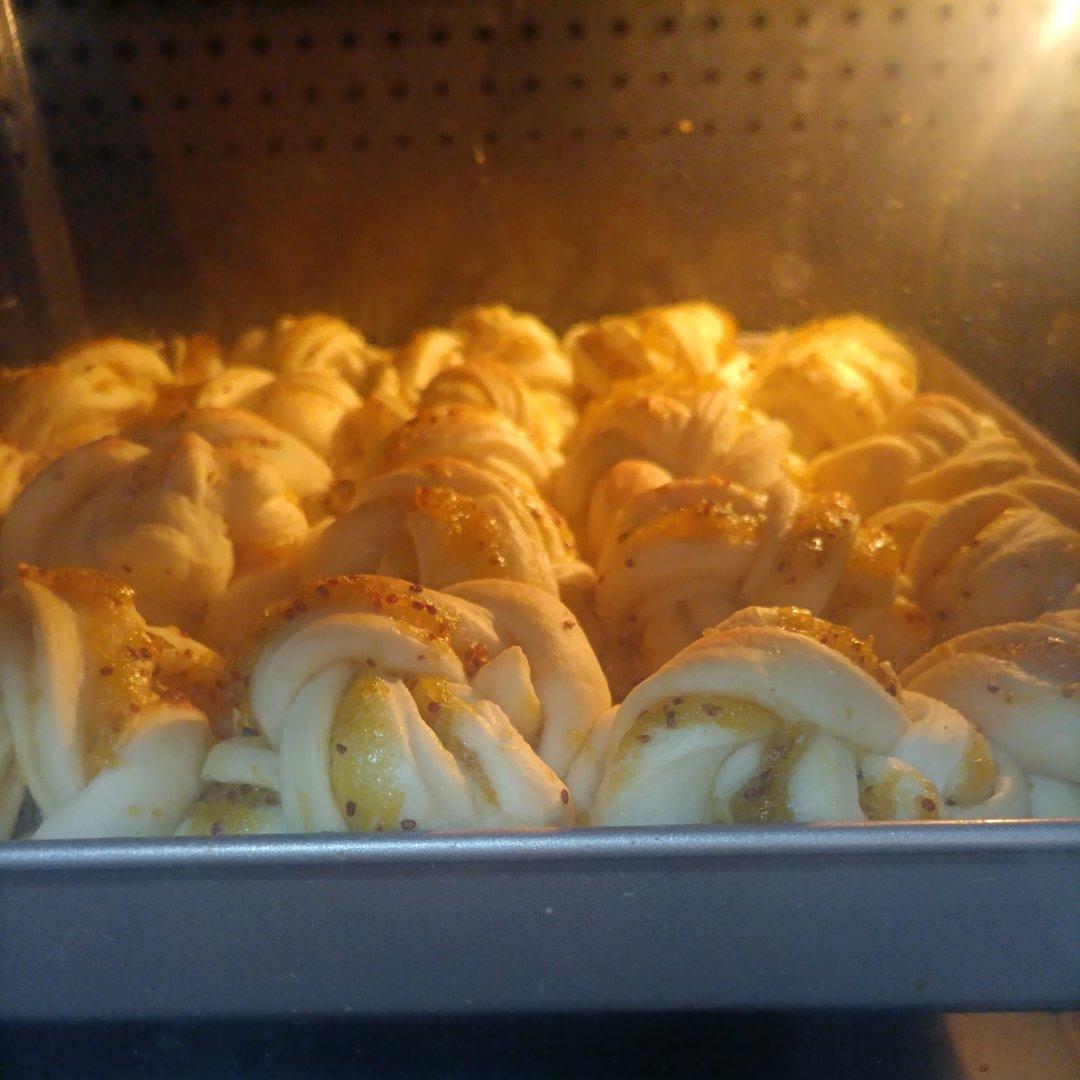 像棉花般柔软的炼乳小餐包，新手一次成功