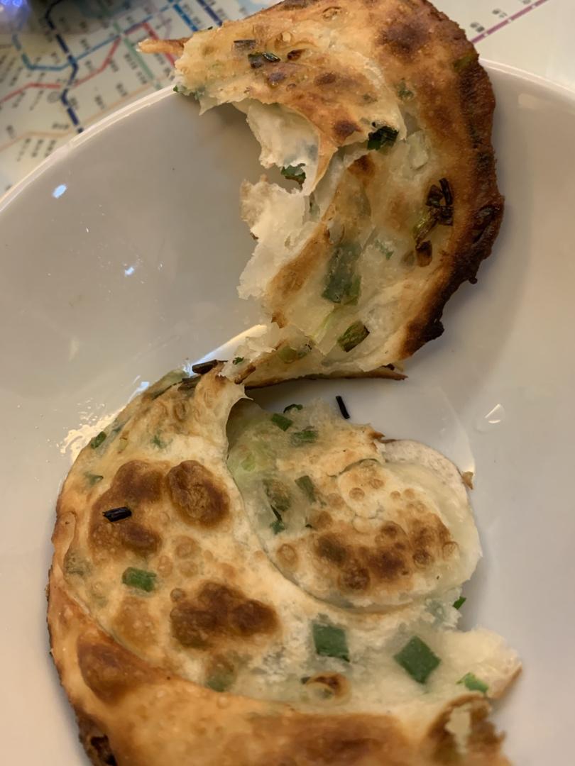 【葱油饼】假期好好做早餐，4步吃上香脆葱油饼！