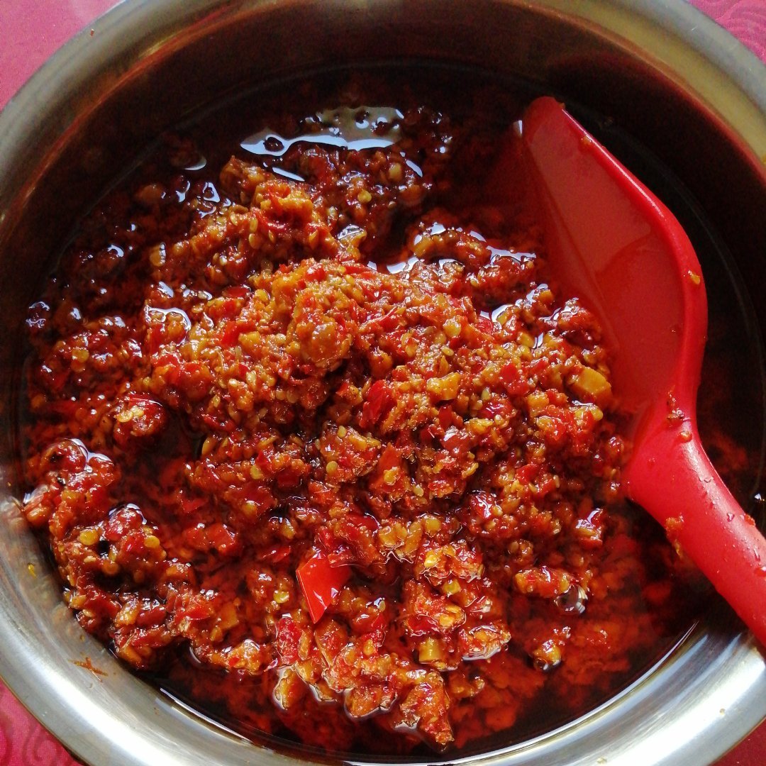 厨师长教你：“家常辣椒酱”的做法，鲜辣且回味无穷，先收藏了