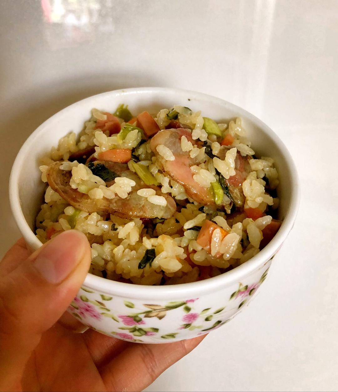 懒人电饭锅香肠焖饭🍲的做法