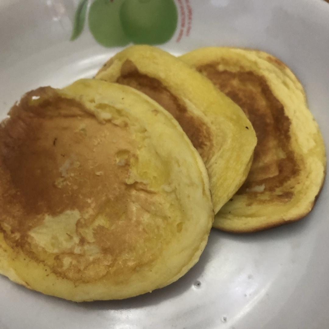 鱼鱼要游泳做的平底锅做的舒芙蕾松饼