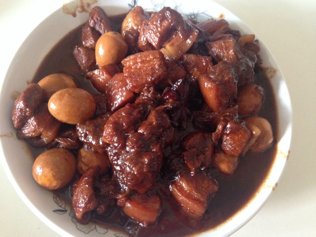 吃着碗里望着锅里的红烧肉