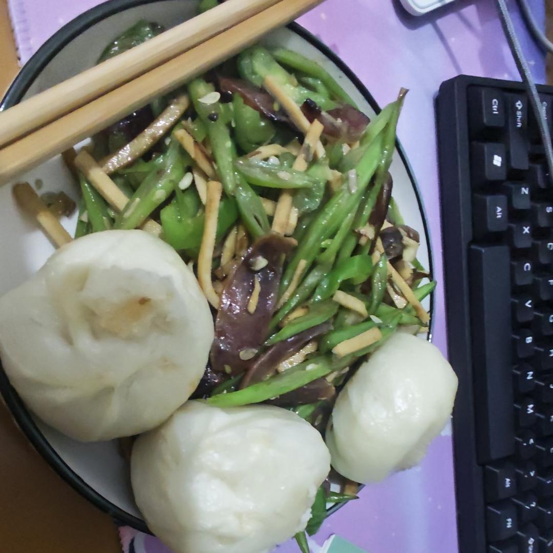 人见人爱吃的快手菜一自制广式香肠炒四季豆