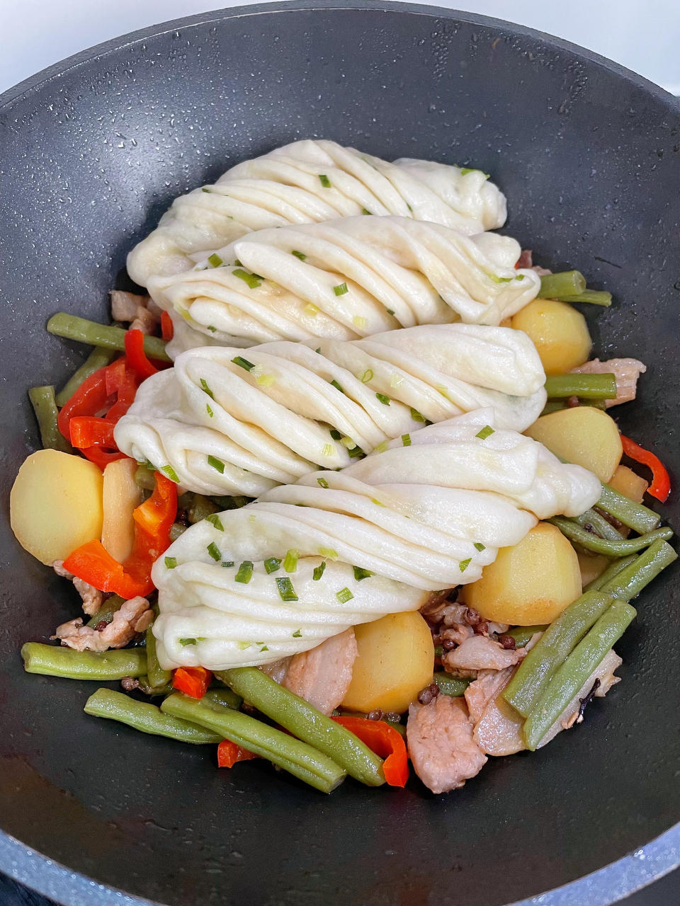 菜饭一锅出豆角焖卷子（发面卷子）