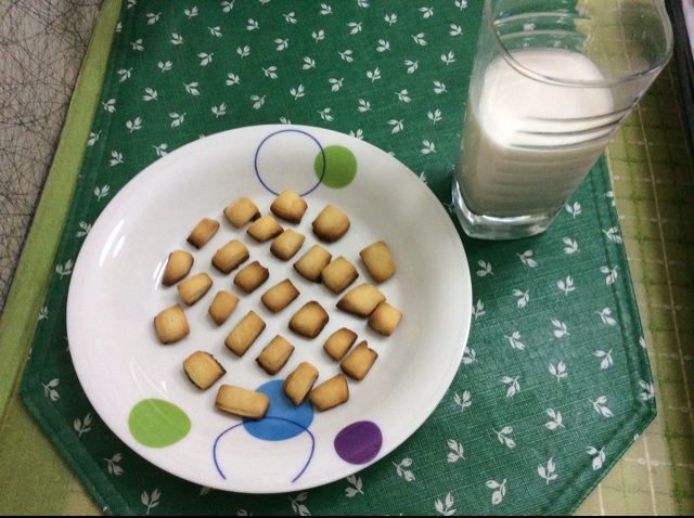 牛奶方块小饼干