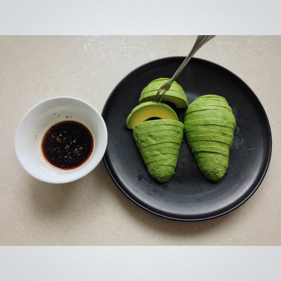 牛油果蘸酱油