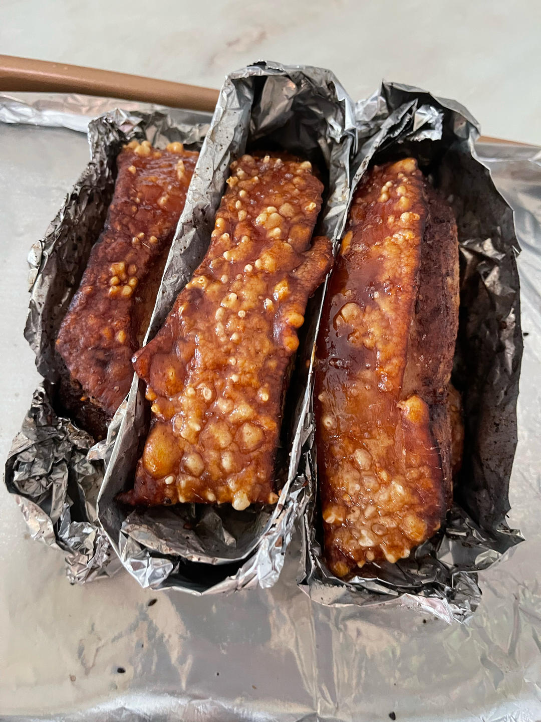 脆皮烧肉，皮酥脆、肉甘香，生烧做法