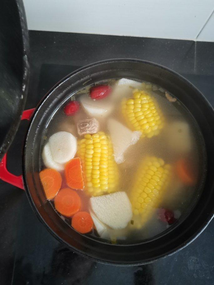 连吃三碗的玉米山药排骨汤
