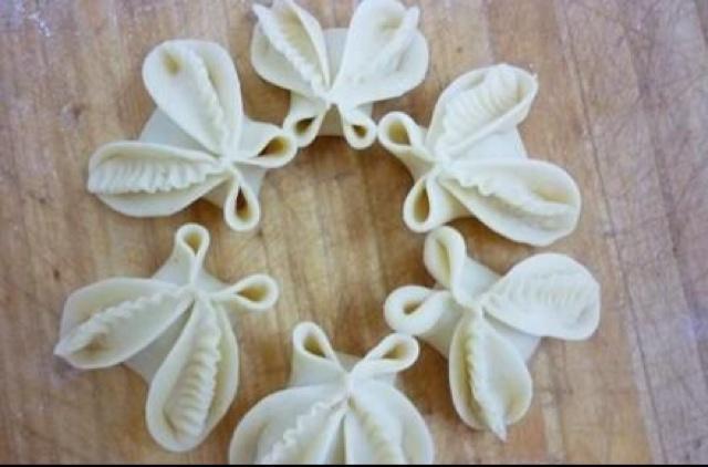 包饺子（新花样）蝴蝶蒸饺的做法