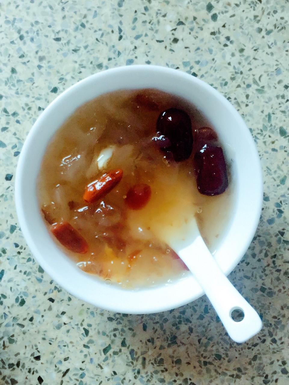 蔓越莓桃胶银耳羹