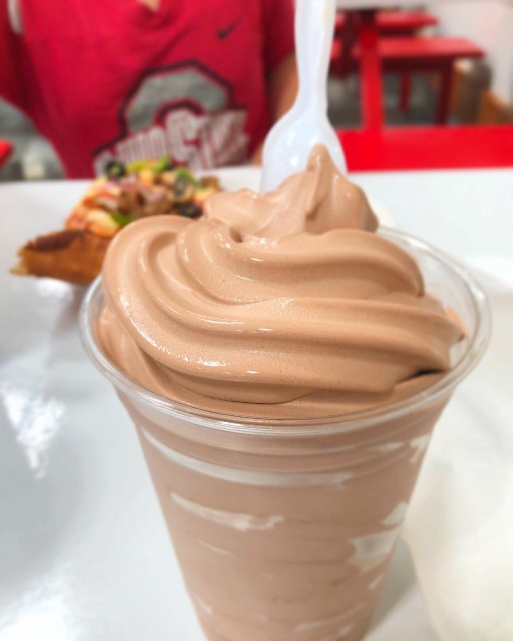 黑巧克力冰淇淋