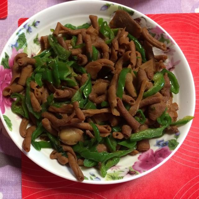 青椒炒鸭肠的做法