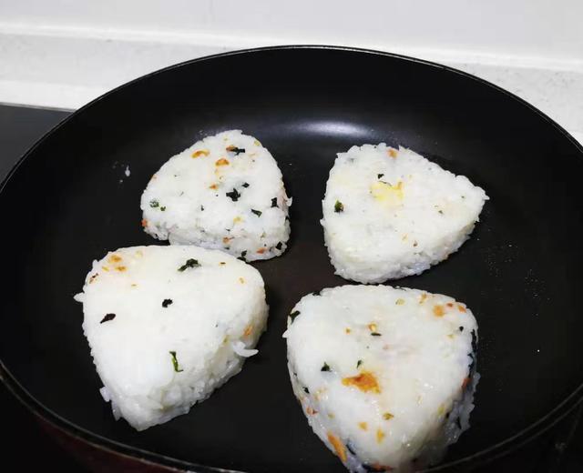 宝宝爱吃的芝士饭团的做法