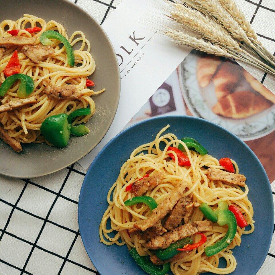 黑椒牛柳炒意面