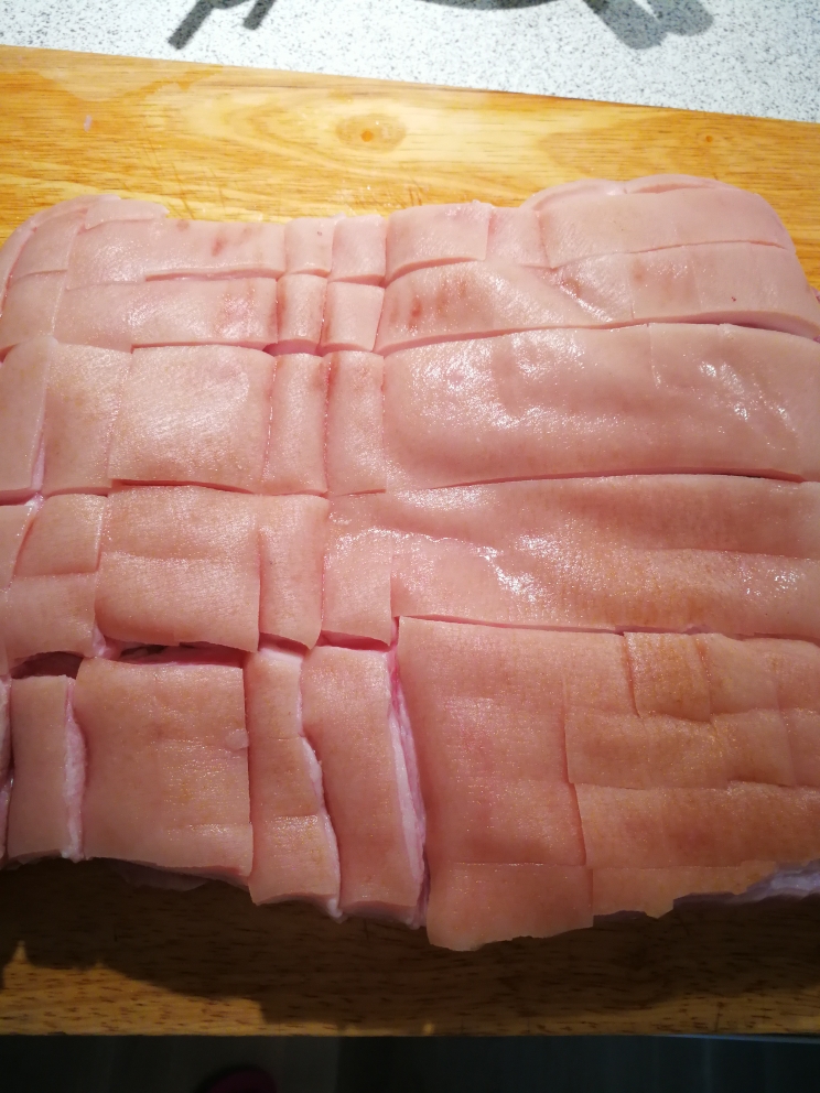 挪威脆皮猪肉的做法 步骤1