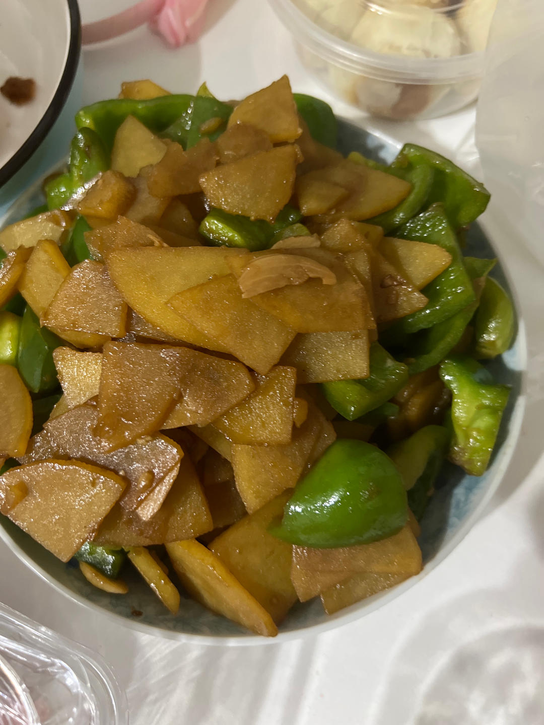 青椒肉片炒土豆片