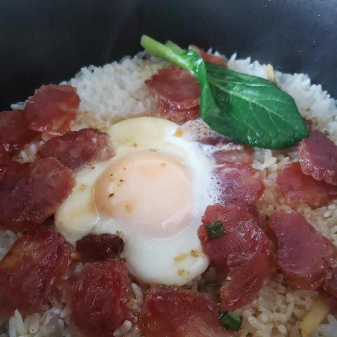 广式腊味煲仔饭