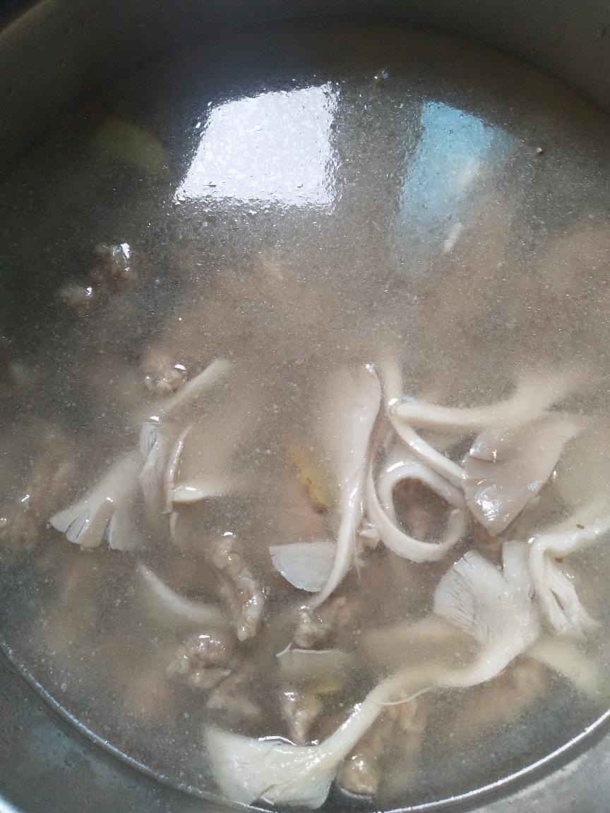 平菇滑肉汤的做法