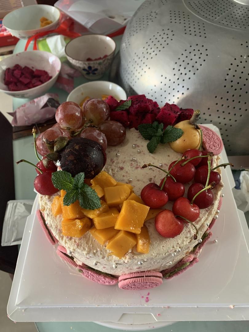 美莓奥利奥奶油蛋糕 or 草莓慕斯戚风蛋糕？