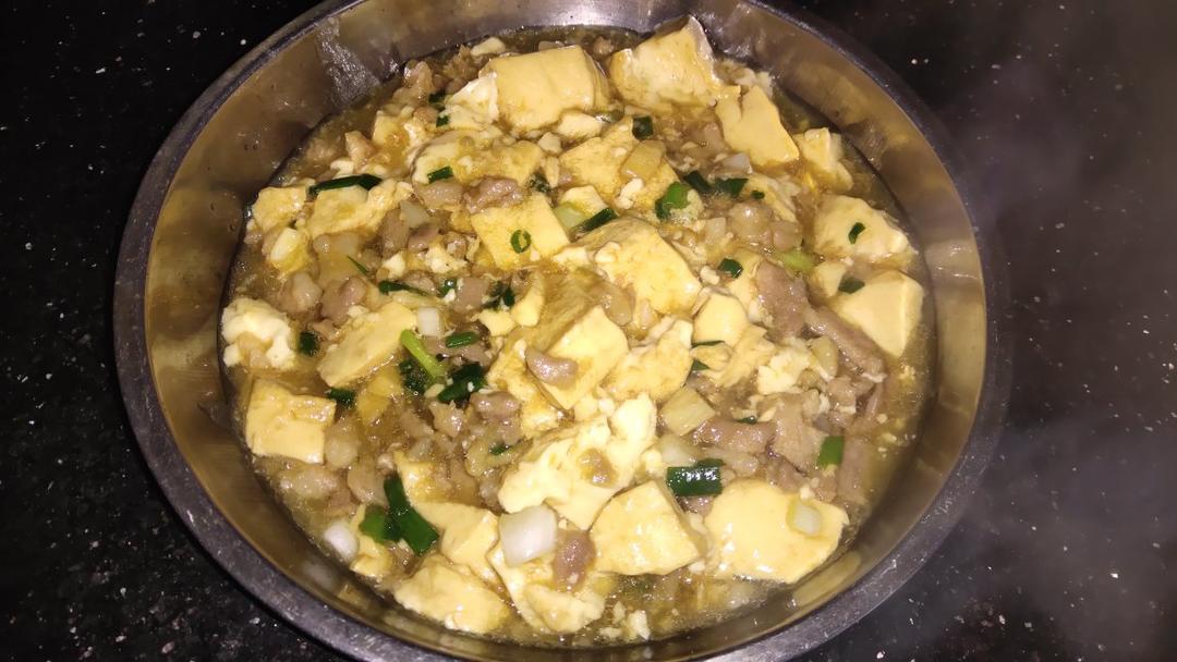 不放肉也超下饭的葱焖豆腐