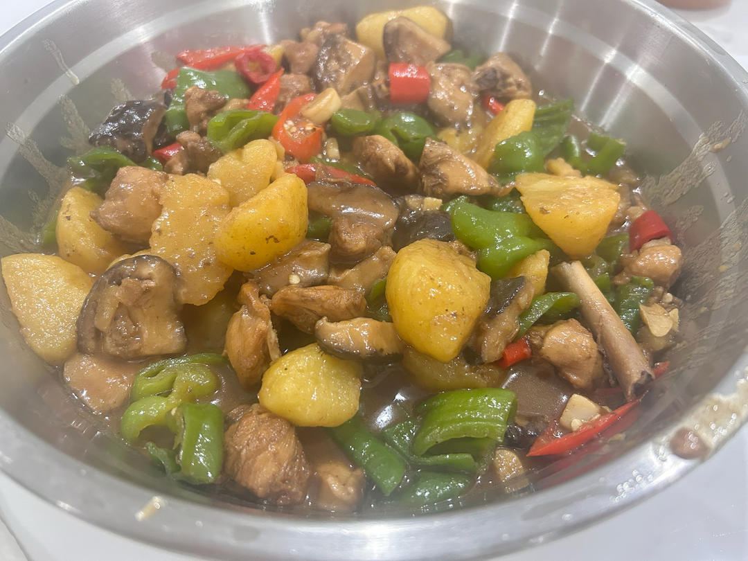 厨师长教你：“黄焖鸡”的家常做法，色香味俱佳，汤汁拌饭更是绝