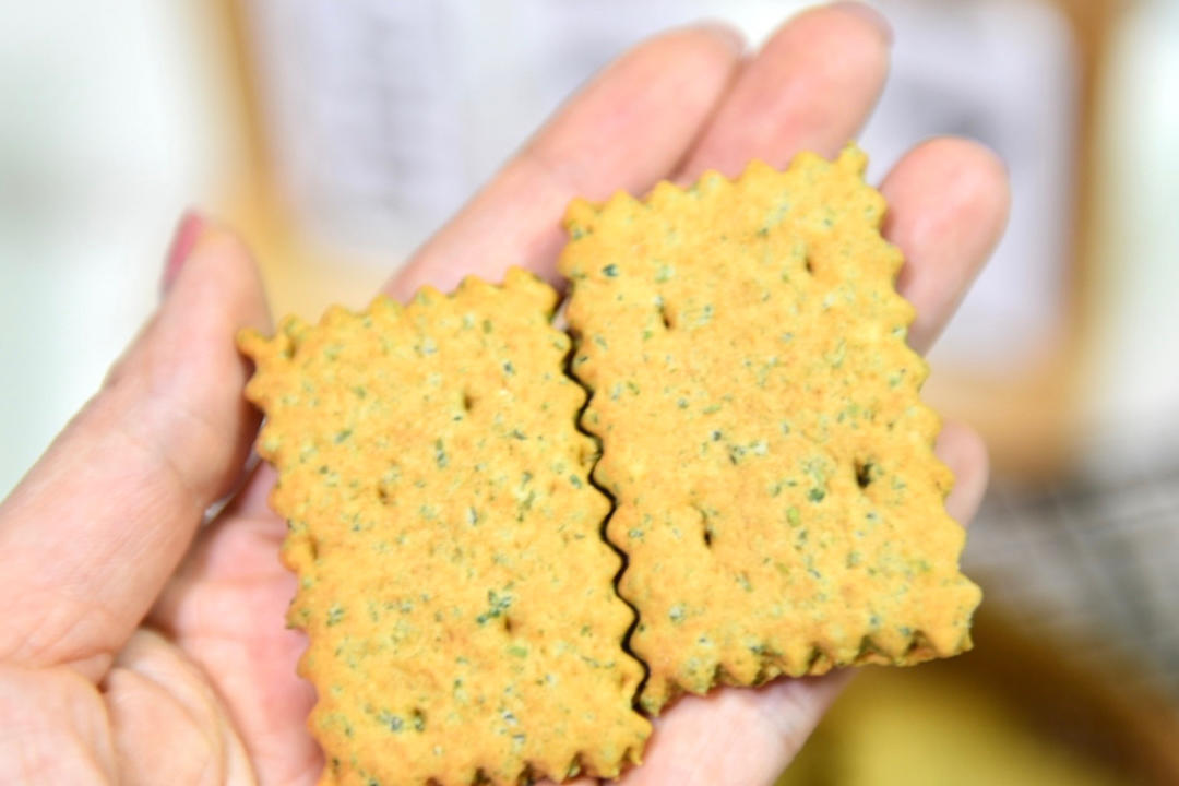 《Tinrry+》香酥松脆的海苔苏打饼干棒