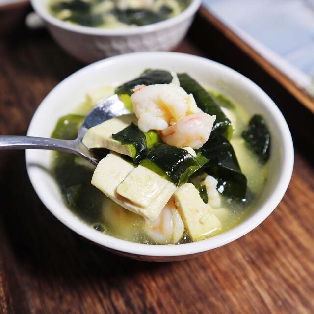 裙带菜虾仁豆腐汤的做法