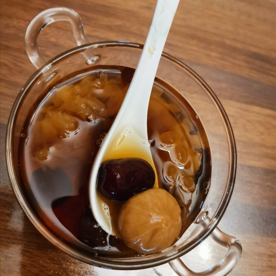 桃胶银耳红枣羹