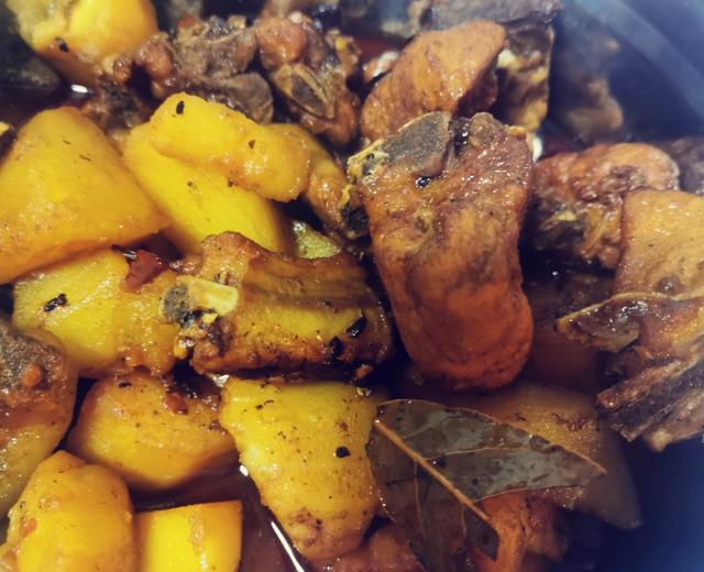 最家常的土豆烧排骨的做法