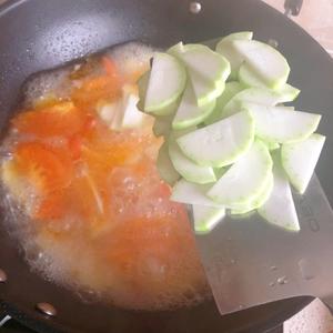 超级简单的浓浓番茄土豆汤的做法 步骤4