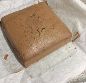 巧克力核桃蛋糕 做不易消泡的可可海绵的做法 步骤12