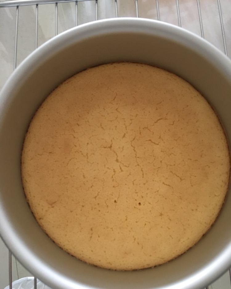 烤箱做蛋糕（戚风蛋糕的做法）