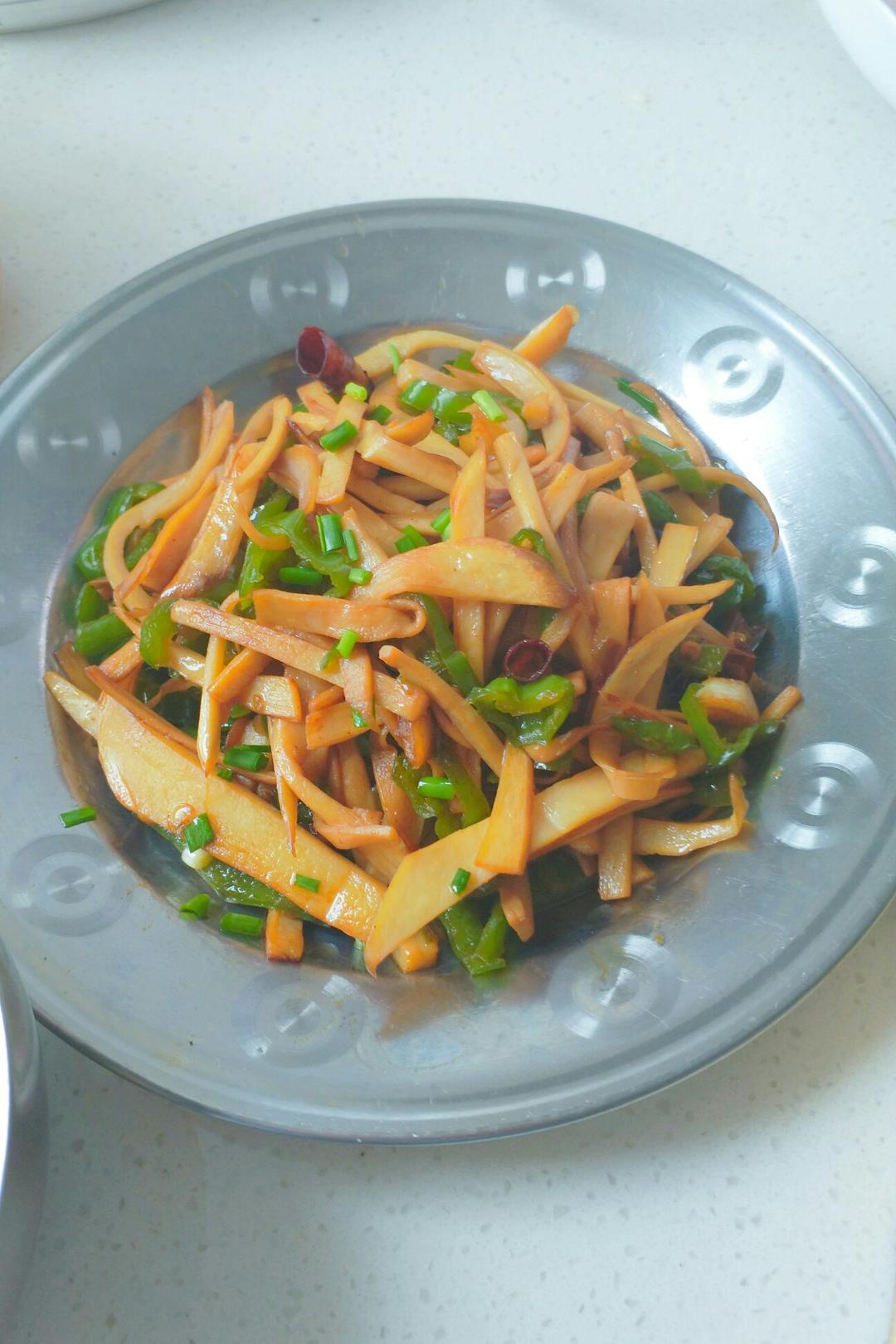 青椒素炒杏鲍菇