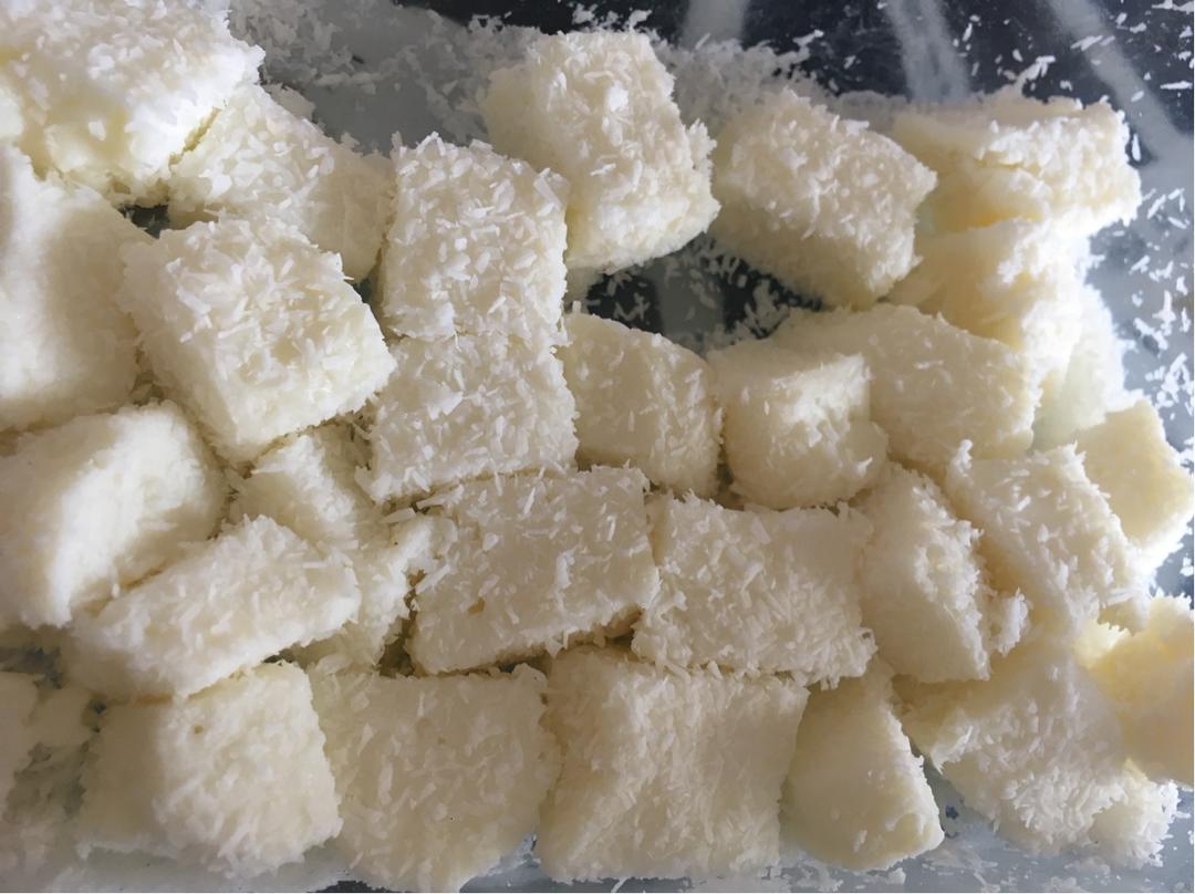 椰汁牛奶小方糕