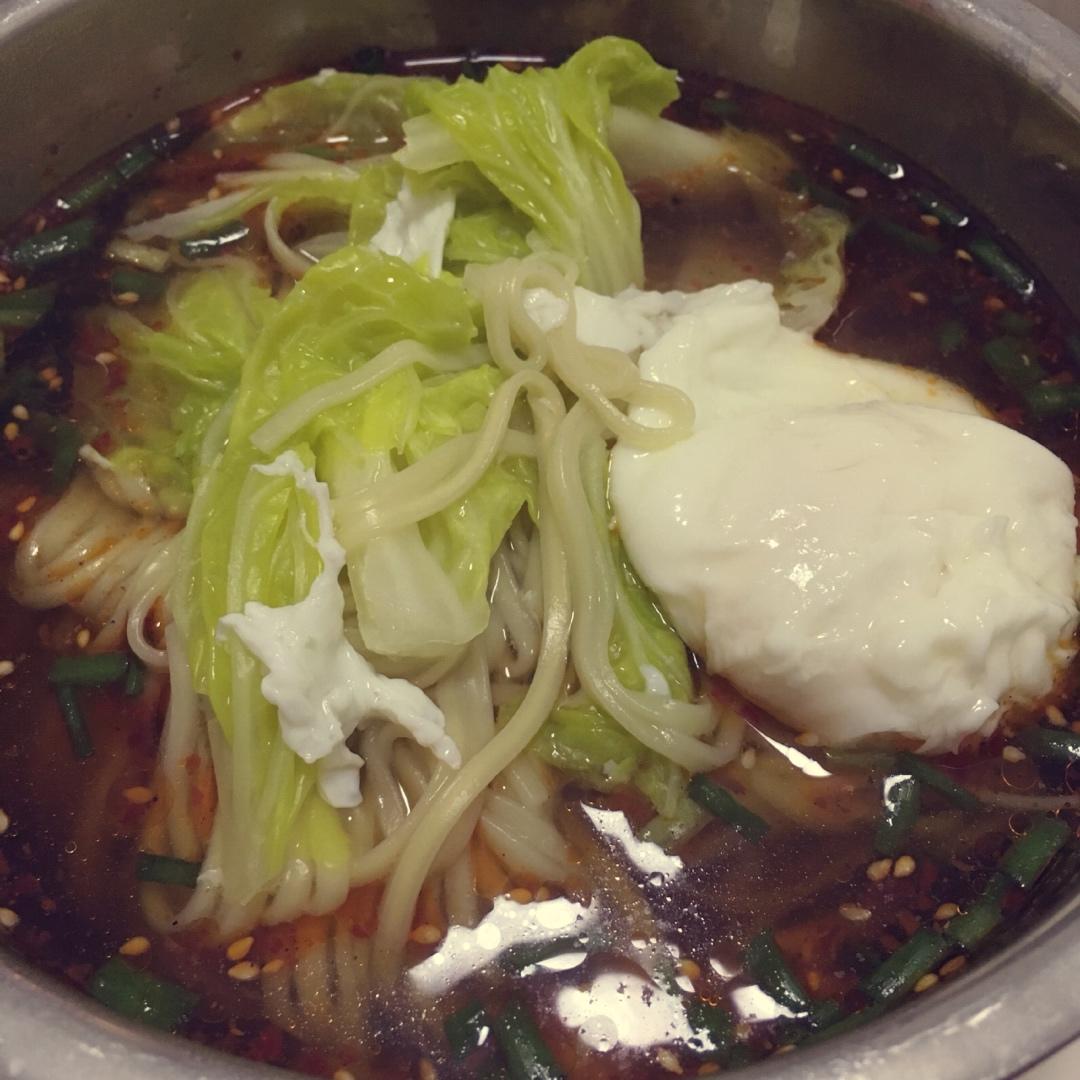 超级无敌美味懒人酸汤麻辣面（十分钟搞定色香味俱全）