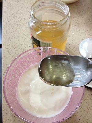 牛油果拌酸奶的做法 步骤2