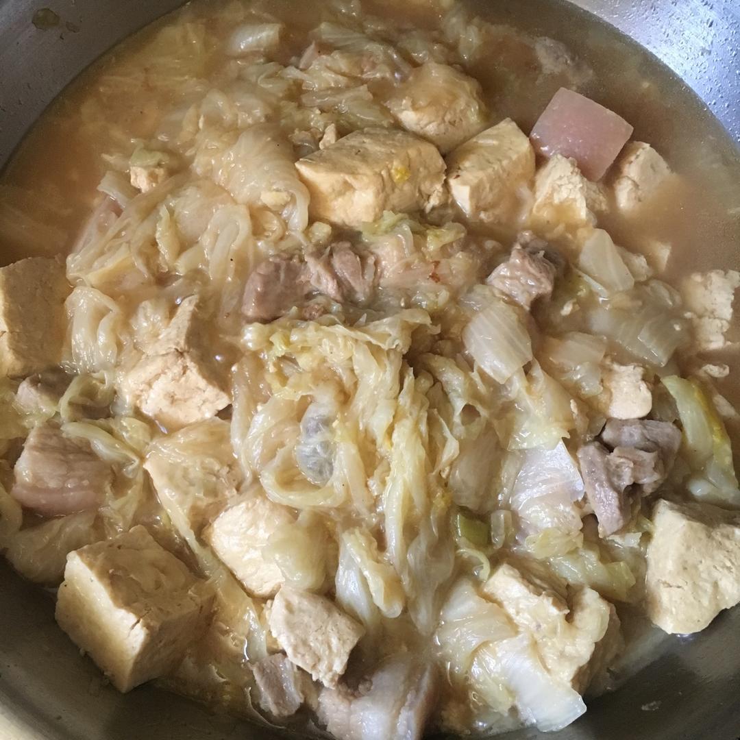冻豆腐白菜炖五花肉