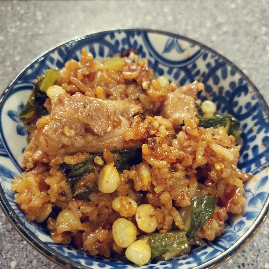 喷香排骨焖饭（爆好吃）