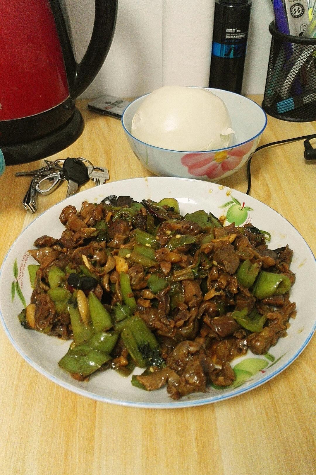 辣爆鸡胗