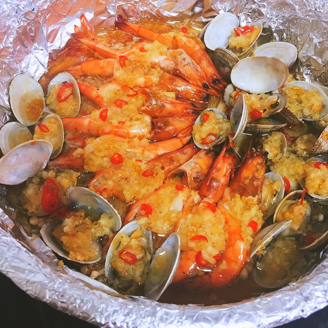 蒜蓉金针菇烤花蛤虾