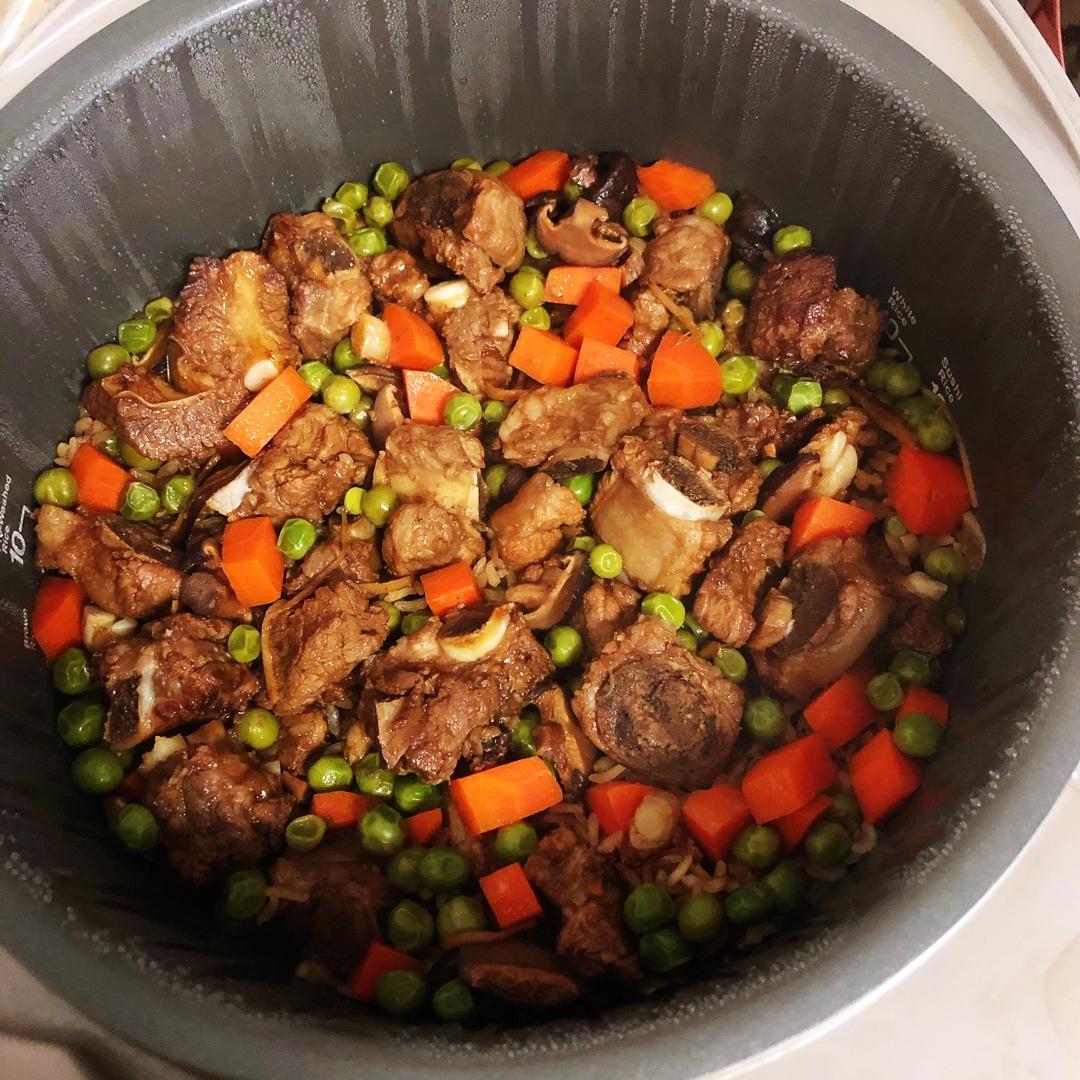 喷香排骨焖饭（爆好吃）