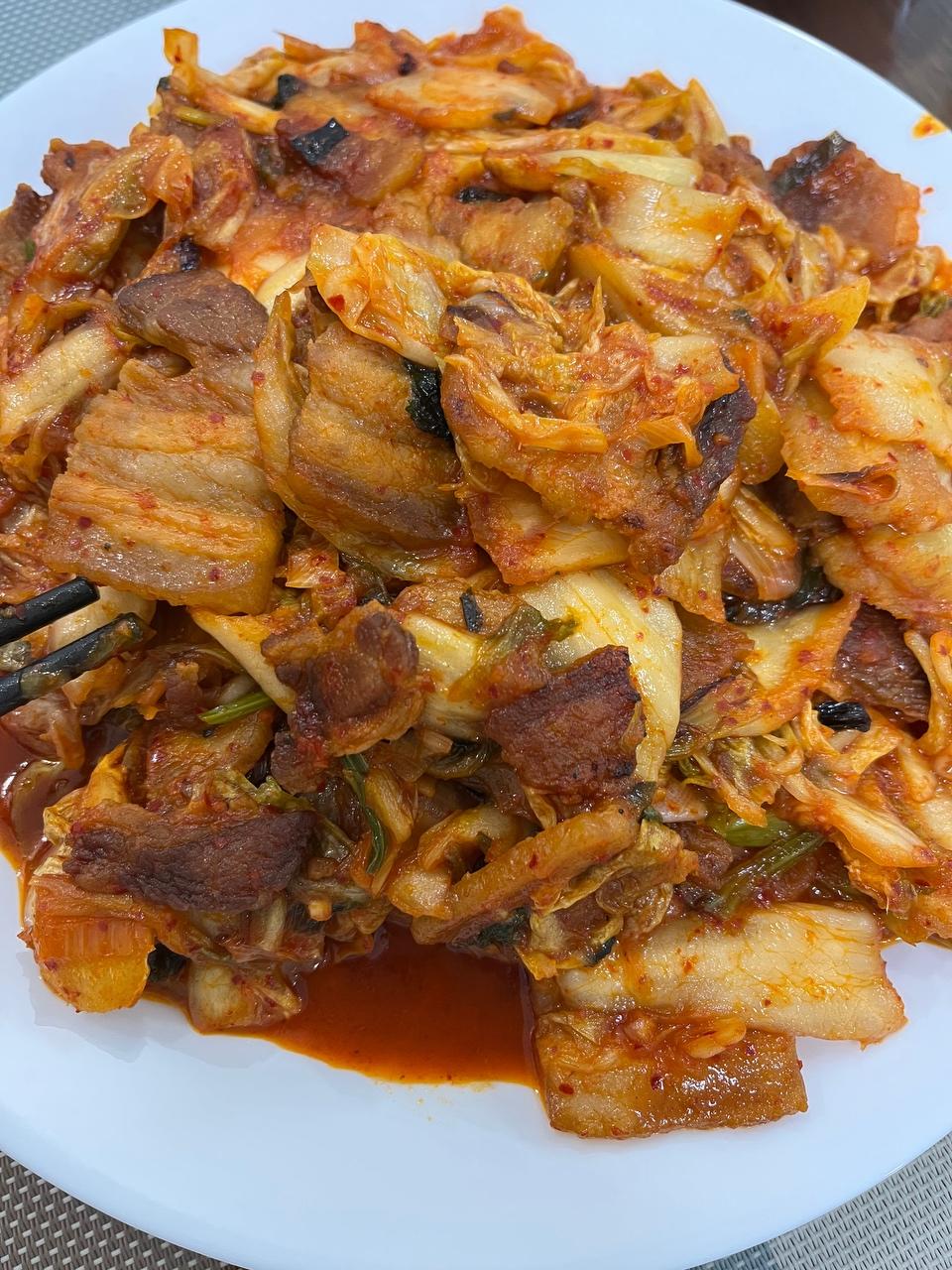 泡菜炒五花肉