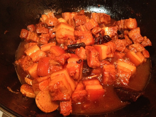 吃着碗里望着锅里的红烧肉