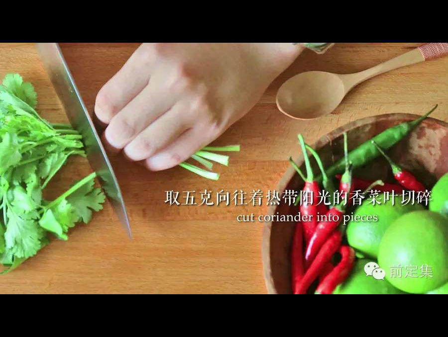 泰式青柠汁蒸鲈鱼的做法 步骤2