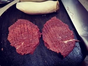 黑椒牛肉粒（解锁嫩肉秘诀，还原饭店的味道没那么难）的做法 步骤2