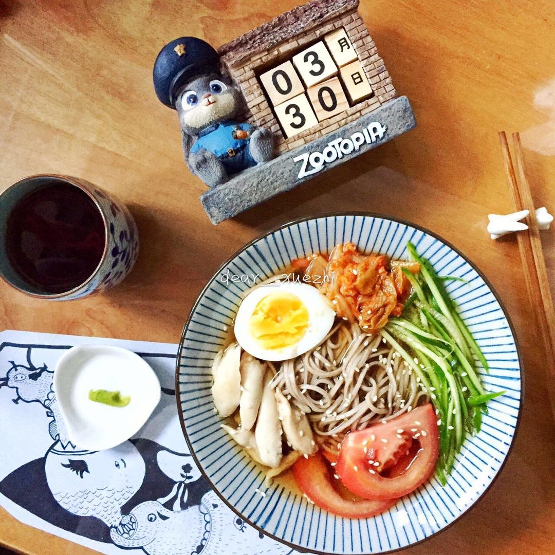 一碗酸酸甜甜的荞麦冷面