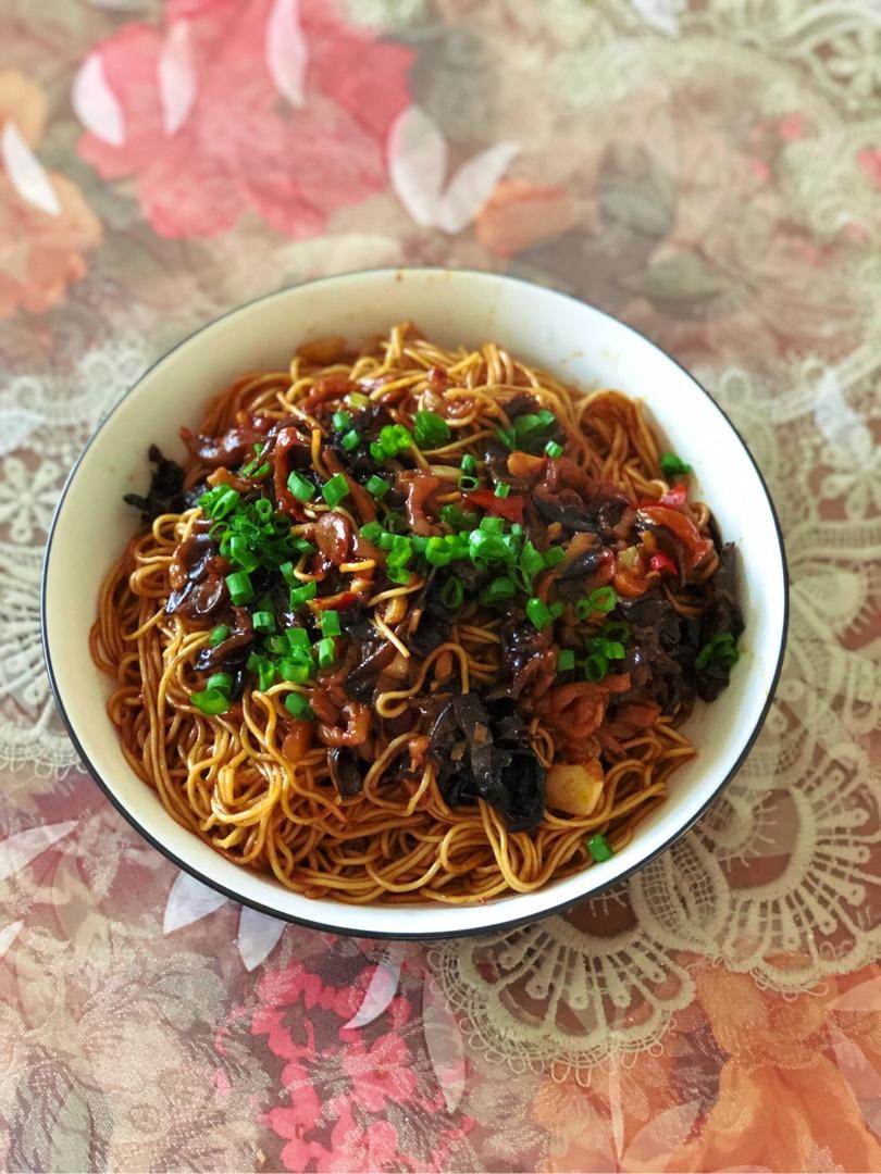 无敌好吃的【鱼香肉沫茄子焖面】，吃完舔盘🍜
