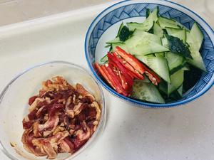 快手🥒黄瓜炒肉的做法 步骤2