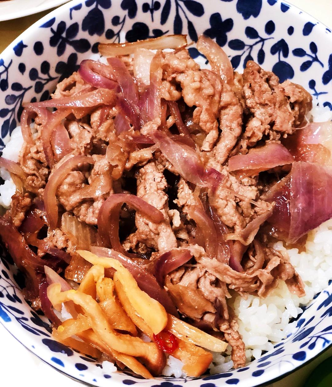洋葱肥牛饭